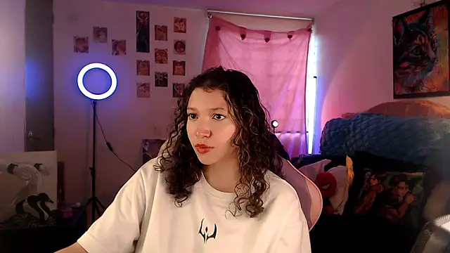 Snapshot of AllyDonfort chatting on April 8, 2026, 9:49 pm AllyDonfort online show from April 8, 2026, 9:49 pm
