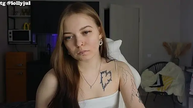 doll lol  online show from October 13, 2025, 3:13 pm