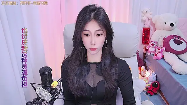 qianduoduo88 online show from March 7, 2025, 12:12 pm