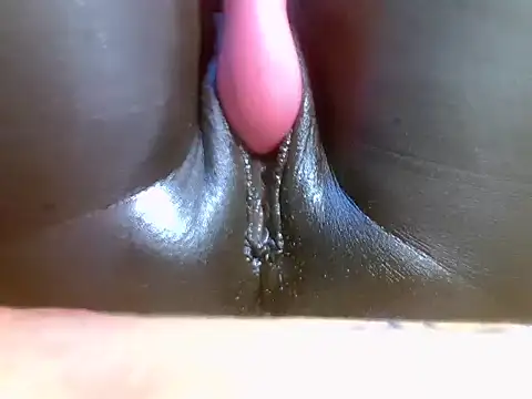 Snapshot of Liza331 chatting on October 8, 2025, 2:29 pm Liza331 online show from October 8, 2025, 2:29 pm