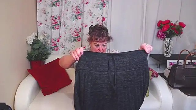 YourHotGranny online show from February 28, 2025, 6:31 pm