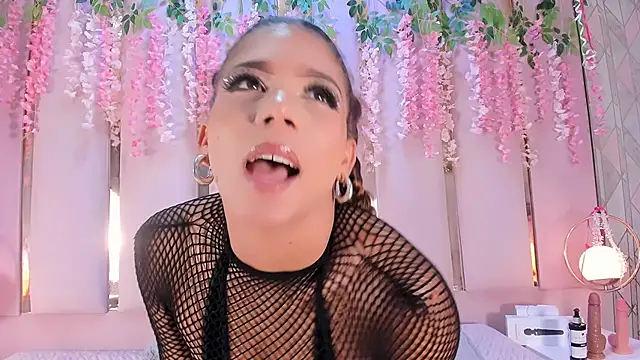 Snapshot of AlinaSweett chatting on February 28, 2025, 8:18 pm AlinaSweett online show from February 28, 2025, 8:18 pm