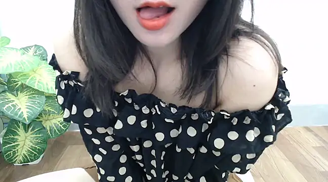 Snapshot of Linn_97 chatting on March 3, 2025, 2:22 am Linn 97 online show from March 3, 2025, 2:22 am