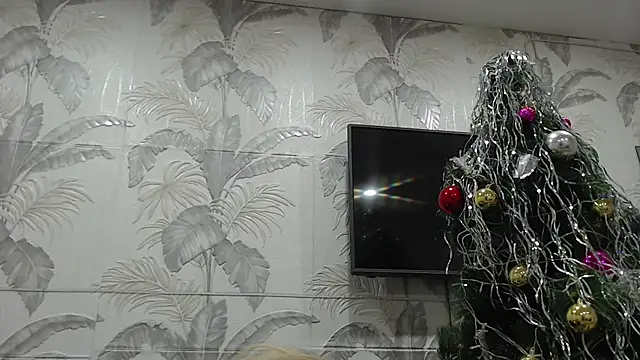 CamDiva113 online show from February 18, 2025, 3:52 pm