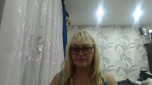 Snapshot of CamDiva113 chatting on October 31, 2025, 12:18 am CamDiva113 online show from October 31, 2025, 12:18 am