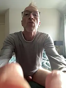 les-machinesxh online show from April 21, 2026, 7:37 am