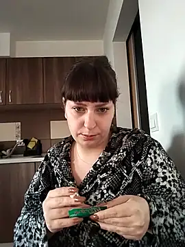 EmmaKrosss online show from April 7, 2026, 5:42 am