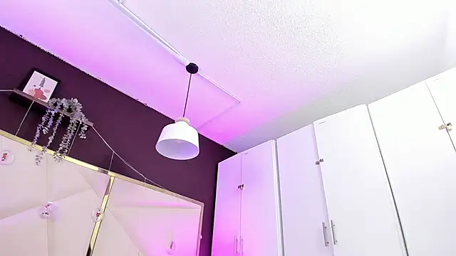 April bowie online show from December 18, 2025, 11:36 am