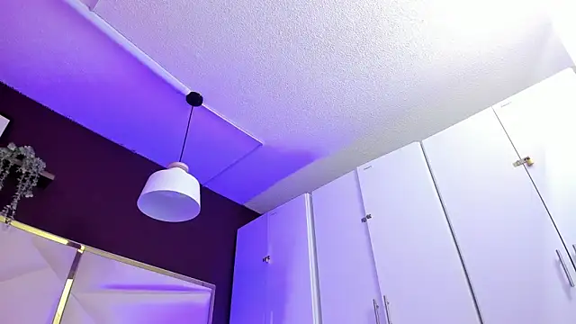 April bowie online show from November 4, 2025, 11:25 am