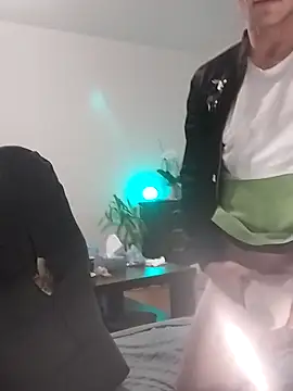 Kamien32 online show from December 22, 2025, 9:48 pm