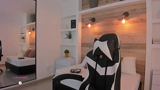 Snapshot of candy_summer28 chatting on January 17, 2026, 7:28 pm candy summer28 online show from January 17, 2026, 7:28 pm