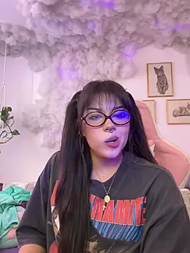 Ag4ta  online show from April 19, 2026, 8:55 pm