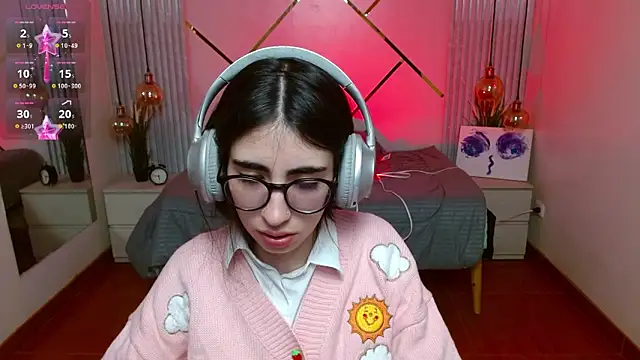 LenaRoses online show from April 20, 2026, 7:37 pm