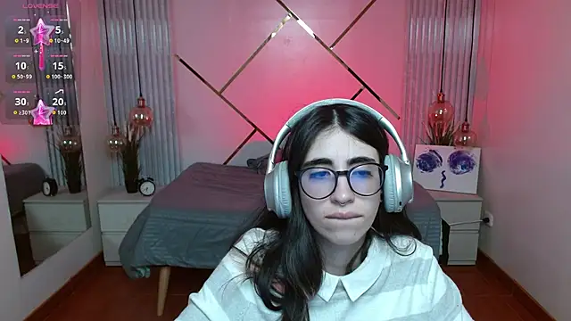 LenaRoses online show from April 18, 2026, 8:31 pm