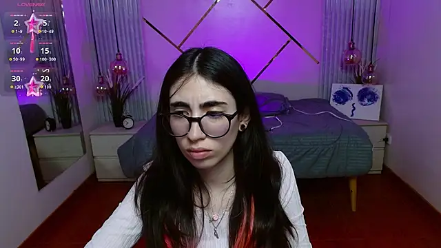 LenaRoses online show from May 19, 2026, 9:44 pm