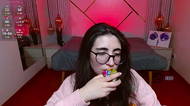 LenaRoses online show from June 5, 2026, 9:09 pm