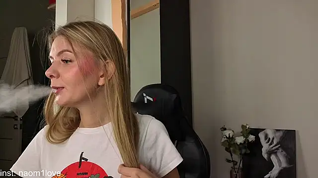 Naomi Girly online show from September 25, 2025, 5:02 am