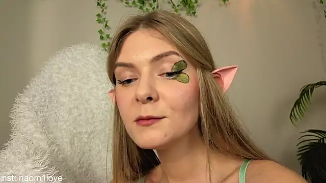 Naomi Girly online show from November 5, 2025, 3:04 pm