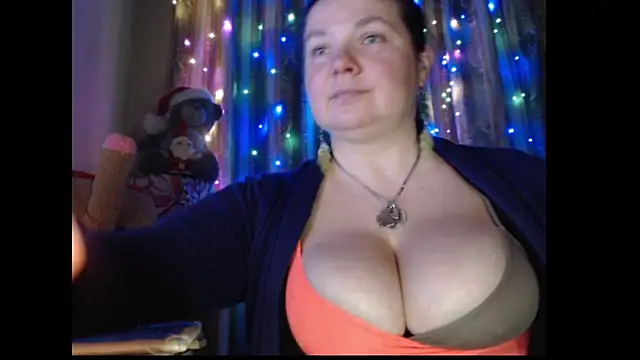 amorelara online show from December 14, 2025, 12:33 pm