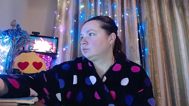 amorelara online show from February 12, 2026, 6:02 am