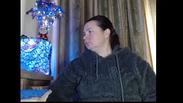 amorelara online show from October 13, 2025, 8:38 am