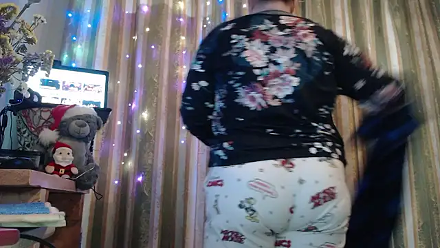 amorelara online show from January 13, 2026, 2:10 pm