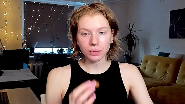 Snapshot of StellaDavis chatting on February 19, 2025, 1:06 pm StellaDavis online show from February 19, 2025, 1:06 pm