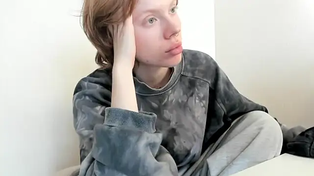 StellaDavis online show from February 10, 2026, 8:13 am