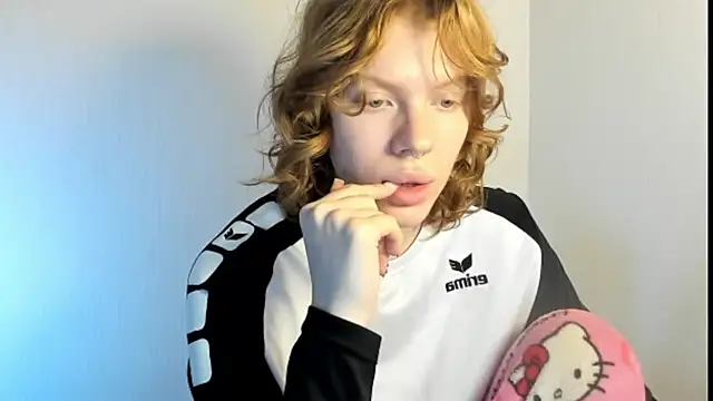 Snapshot of StellaDavis chatting on October 14, 2025, 8:15 am StellaDavis online show from October 14, 2025, 8:15 am