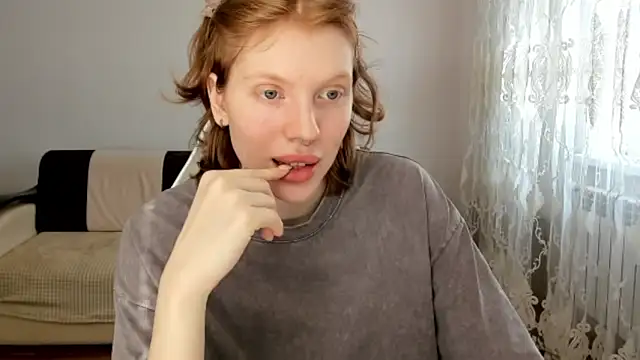 StellaDavis online show from April 14, 2026, 9:03 am