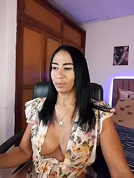 Snapshot of charlotte_bayron02 chatting on June 7, 2026, 1:00 am charlotte bayron02 online show from June 7, 2026, 1:00 am