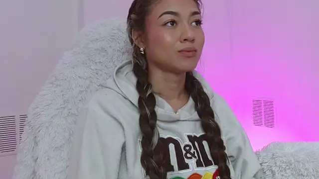 Snapshot of hantonella_ chatting on November 6, 2025, 1:26 pm hantonella online show from November 6, 2025, 1:26 pm