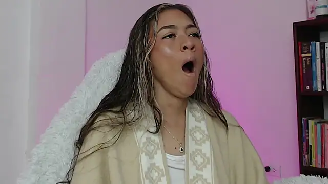 hantonella  online show from January 12, 2026, 12:34 pm