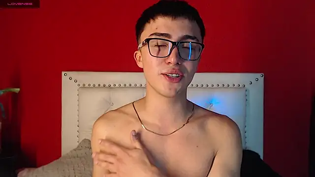 santi-fabulous online show from December 30, 2024, 4:42 am