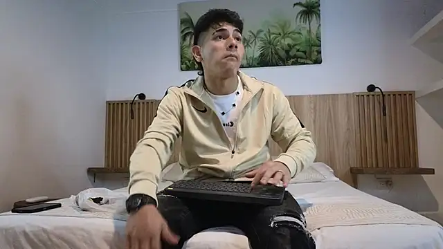 Snapshot of andrew_rose_ chatting on October 24, 2025, 11:26 pm andrew rose online show from October 24, 2025, 11:26 pm