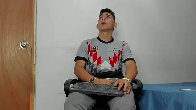 andrew rose  online show from April 6, 2026, 7:26 pm