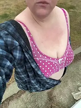 Snapshot of Suzys_Secrets chatting on March 5, 2026, 11:10 pm Suzys Secrets online show from March 5, 2026, 11:10 pm