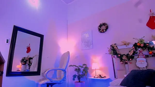 LindaRey  online show from November 18, 2025, 4:32 pm