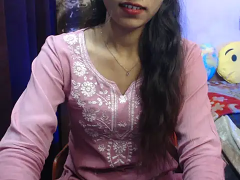 Angel kiyara online show from November 9, 2025, 7:18 pm