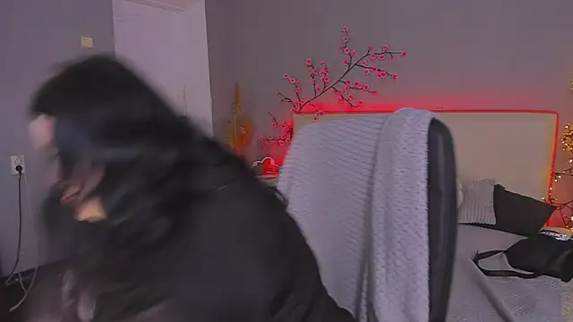 MonaSteele online show from October 31, 2025, 4:47 pm