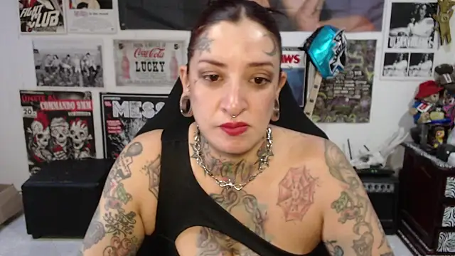 Snapshot of Rollyderolandia666 chatting on May 5, 2026, 8:23 pm Rollyderolandia666 online show from May 5, 2026, 8:23 pm