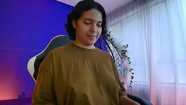 Emmapark  online show from March 15, 2026, 6:37 pm