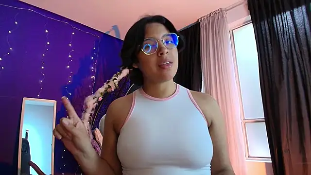 Snapshot of Emmapark_ chatting on January 16, 2026, 6:12 pm Emmapark online show from January 16, 2026, 6:12 pm