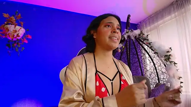 Emmapark  online show from April 8, 2026, 7:04 pm