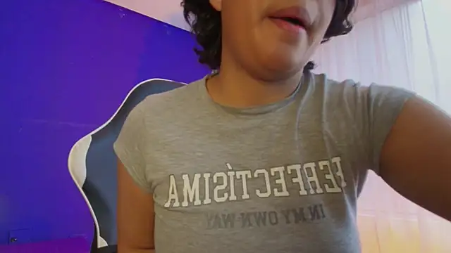 Snapshot of Emmapark_ chatting on February 19, 2026, 6:38 pm Emmapark online show from February 19, 2026, 6:38 pm