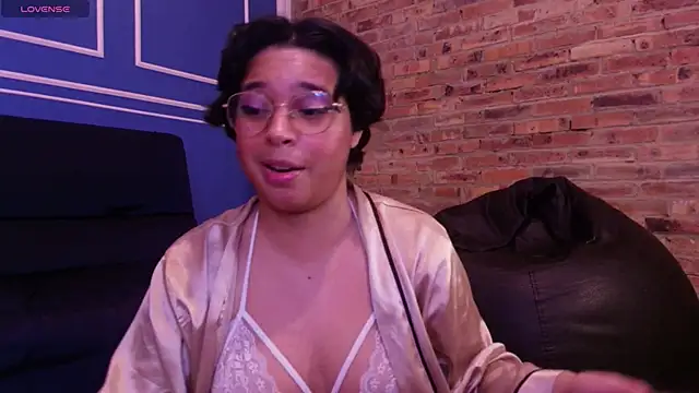 Emmapark  online show from November 14, 2025, 7:17 pm