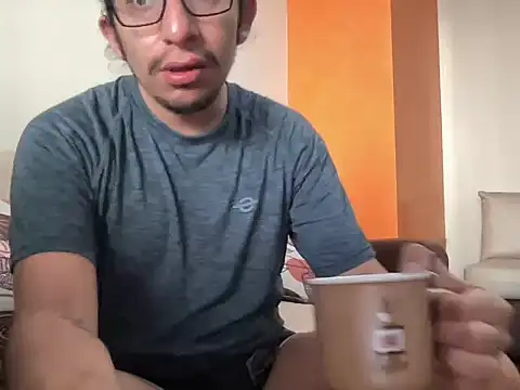 littlelatinhunter online show from November 22, 2025, 11:31 am