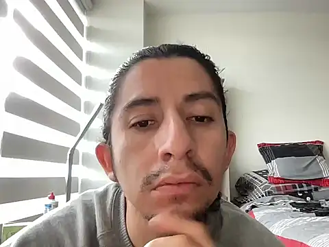 littlelatinhunter online show from November 30, 2025, 12:17 pm