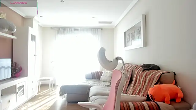 bella apont online show from November 17, 2025, 11:25 am