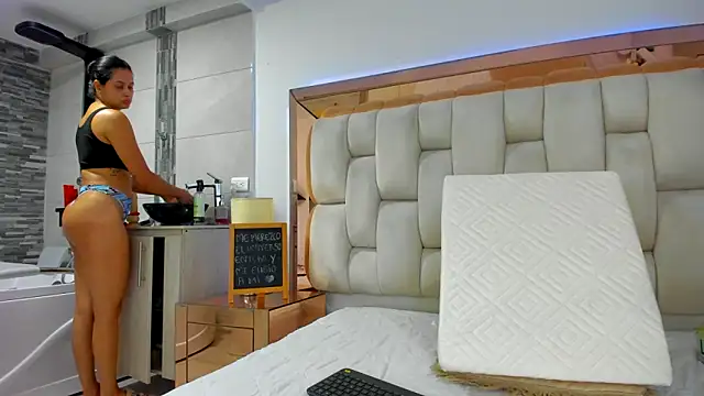 emilyparkerr01 online show from October 16, 2025, 10:29 pm